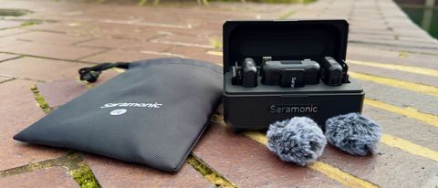 Saramonic Blink 500 B2+ microphone in its case
