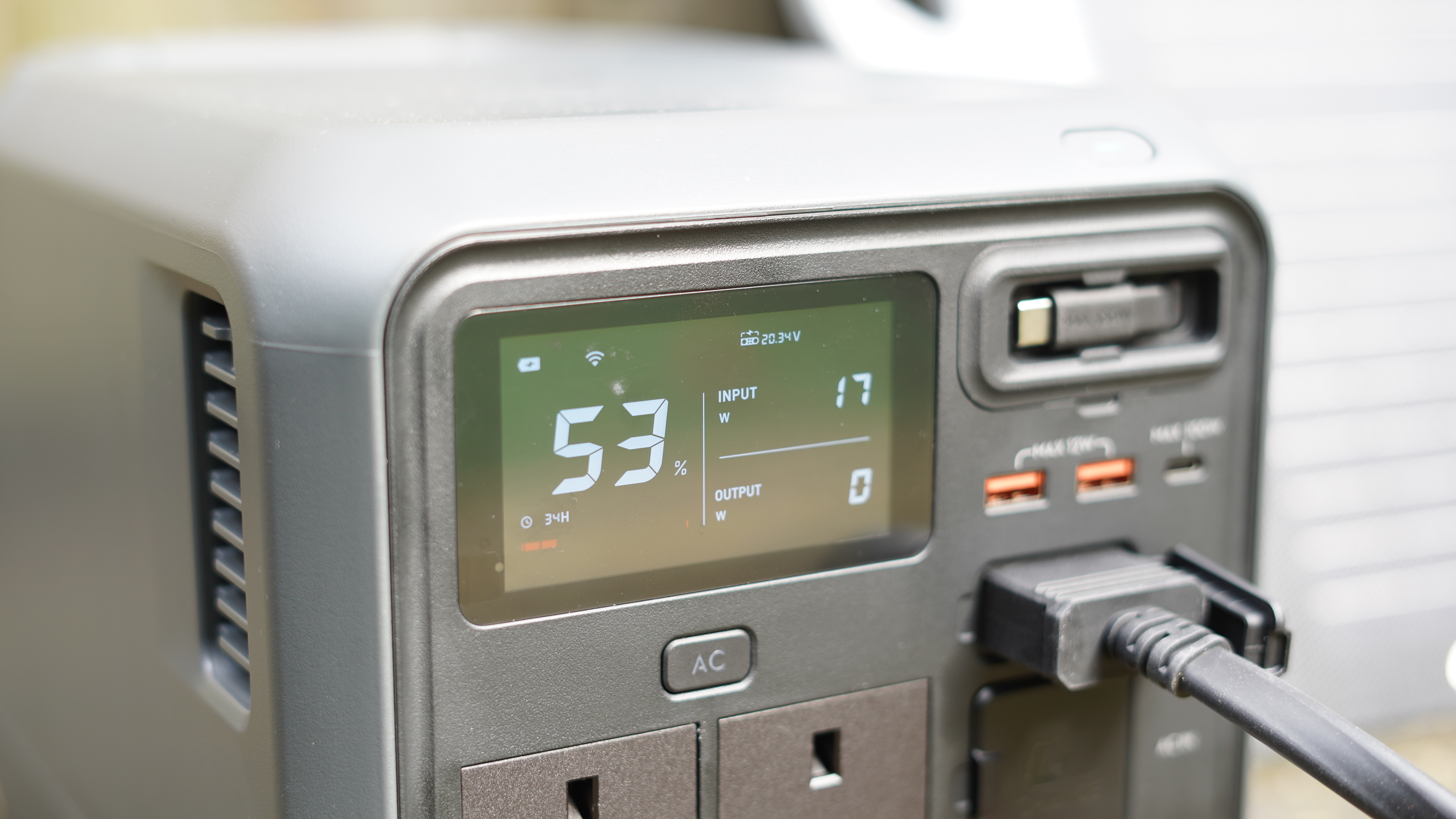 DJI Power 1000 Mini display close up