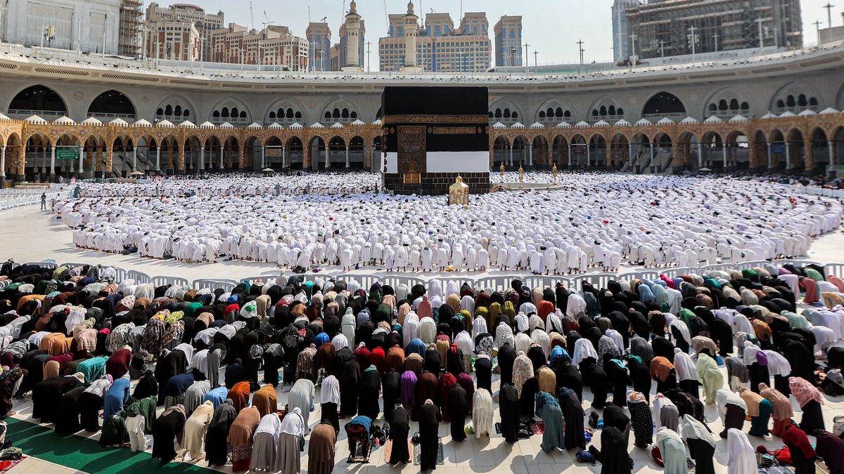 The unauthorised pilgrims sneaking into Mecca | The Week