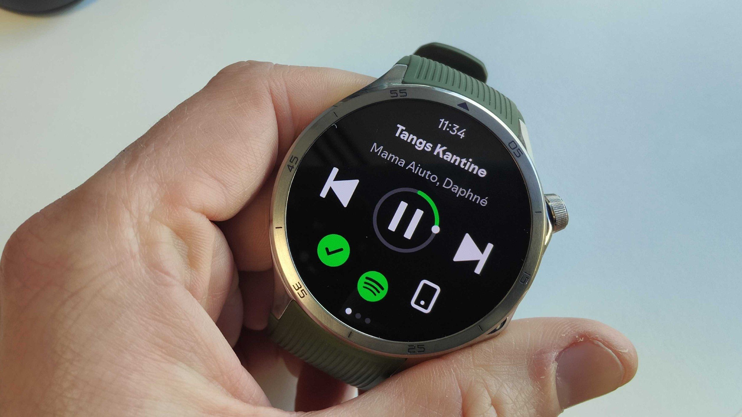 OnePlus, uygun fiyatlı Watch Lite ile kendi Apple Watch SE rakibini düşürdü