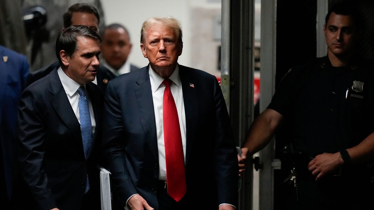 Donald Trump confers with lawyer Todd Blanche outside Manhattan courthouse