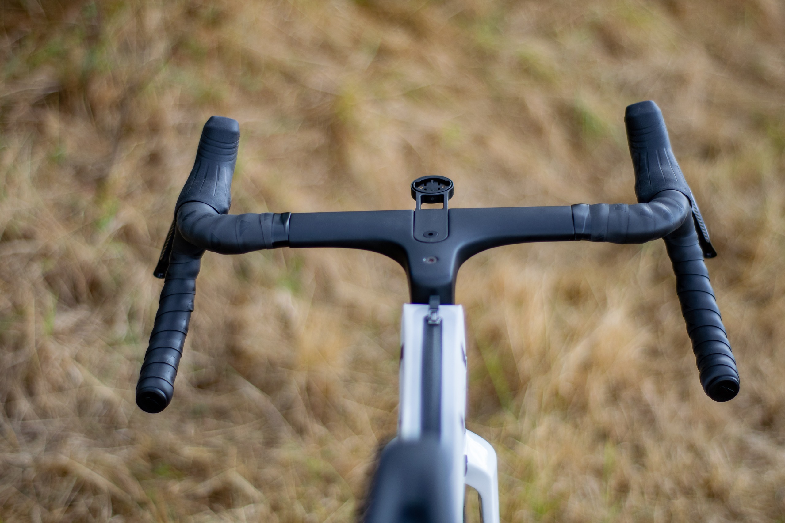 A Canyon Grail CF SLX 8 in the 'strawberry shake' colour