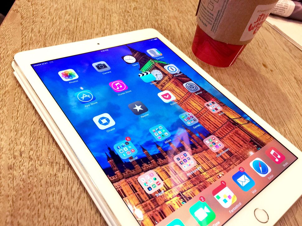 What's on Ally's iPad Air 2 right now! iMore