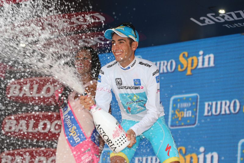 Fabio Aru sprays the processo for one final time in the best young rider jersey