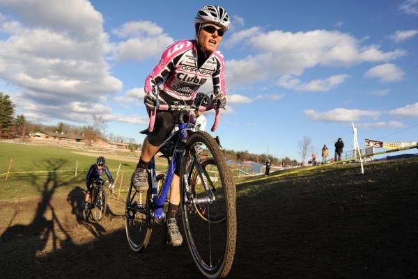 Natasha Elliott (Garneau Club/Chaussure/Ogilvy) led Laura Van Gilder (C3/Athletes Serving Athletes) for much of the day.
