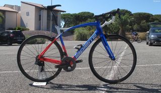 The redesigned 2018 Pulsium more closely resembles Lapierre’s Xelius race bike