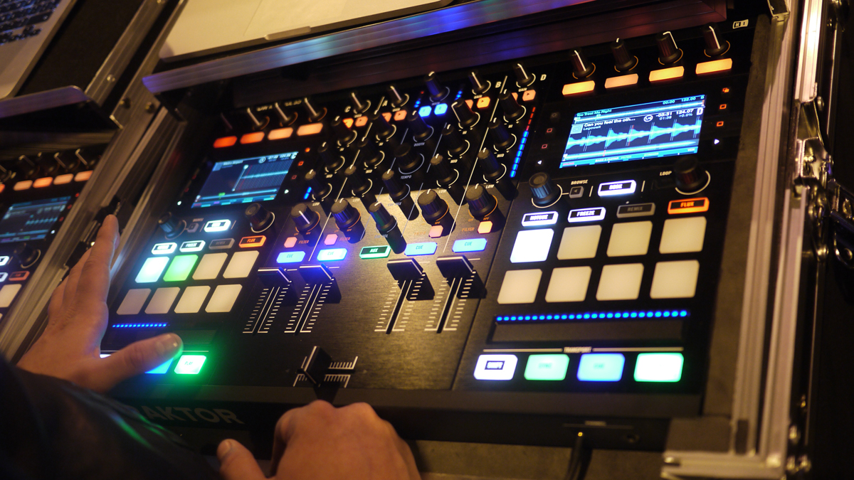 NI Traktor Kontrol S5