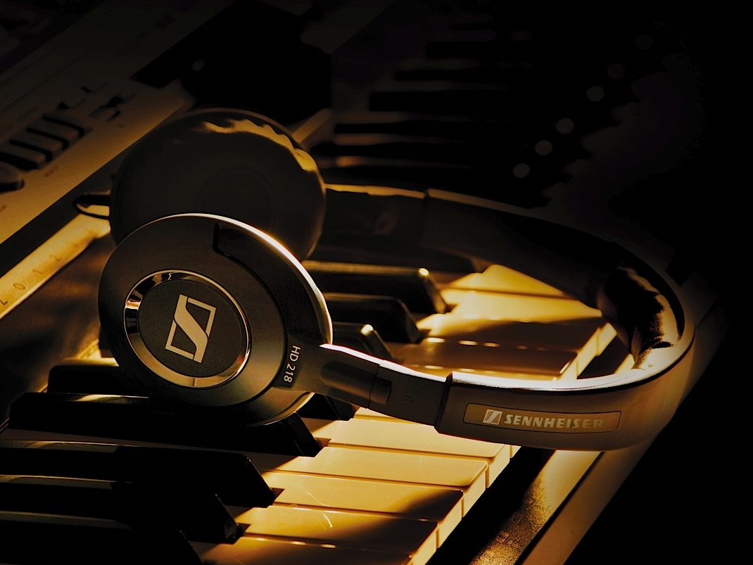 Sennheiser&#039;s new range of closed over-ear headphones are perfect for public transport