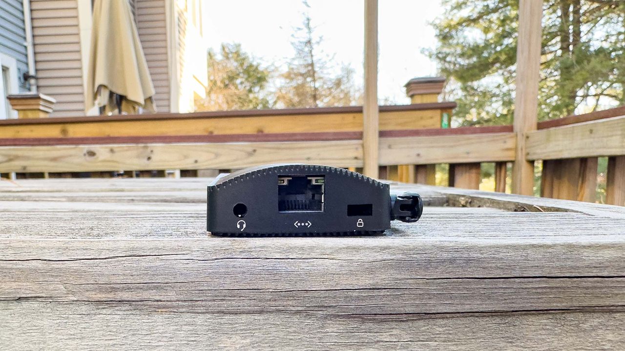 Azulle Access4 Pro ports