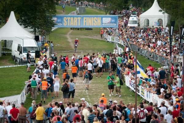 The spectators were out en masse on the finish line.