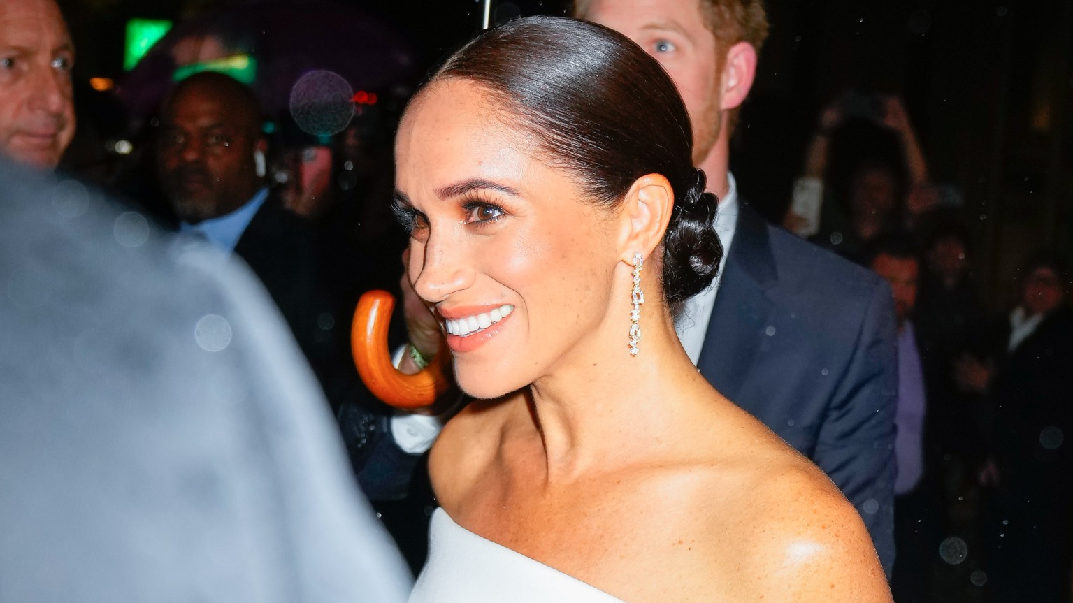 Meghan Markle Reportedly Considering Writing A Memoir Of Her Own Marie Claire