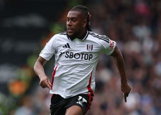 Alex Iwobi playing for Fulham against Chelsea, April 2025.