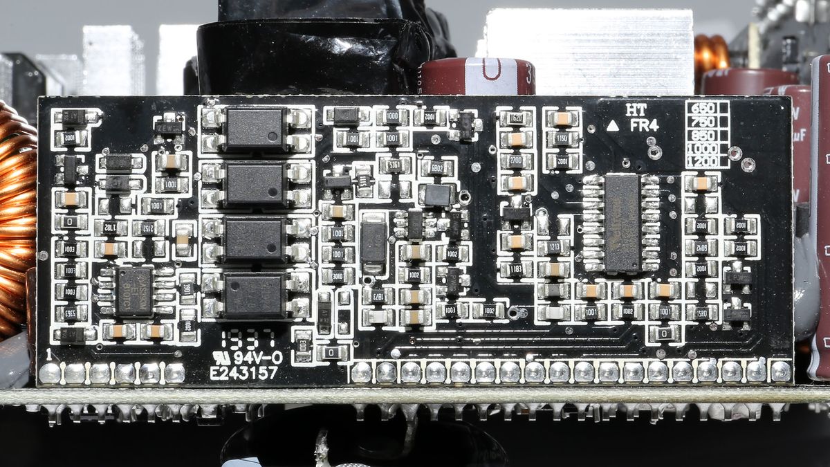 Antec Signature Titanium 1000W Supervisor IC