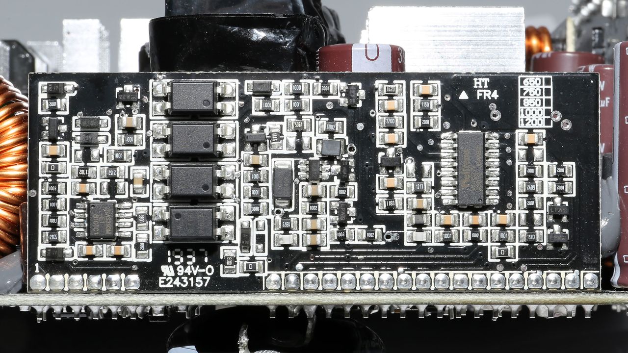 Antec Signature Titanium 1000W Supervisor IC