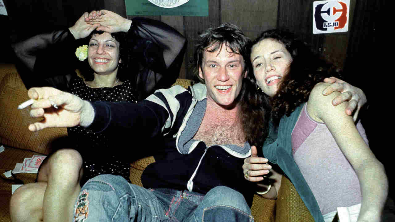 Ten Years After&amp;rsquo;s Alvin Lee backstage at a gig in the 1970s