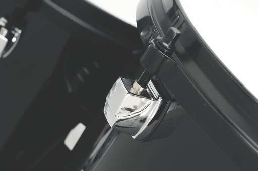 All the toms have the YESS mounting brackets.