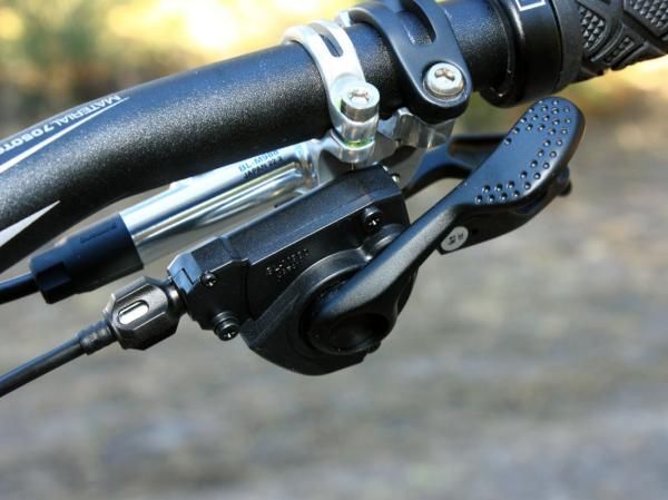 The anodized aluminum pull lever on the new XTR M980 shifter features grip-enhancing dimples on the ends.
