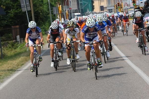 Martina Corazza (Team Valdarno) at the front.