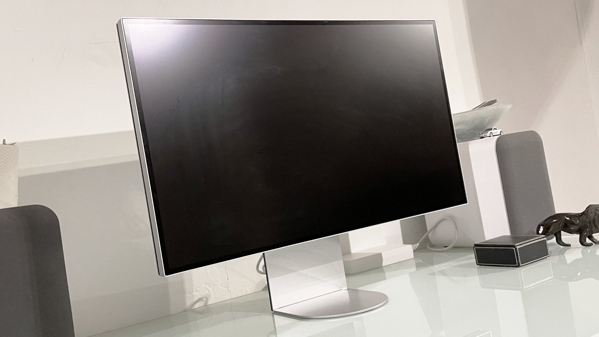 LG UltraFine 6K Evo 32U990A in a home office during our review