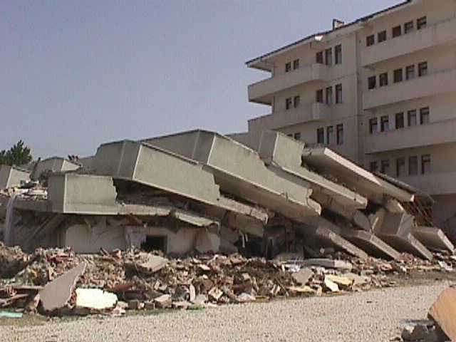 Izmit earthquake damage