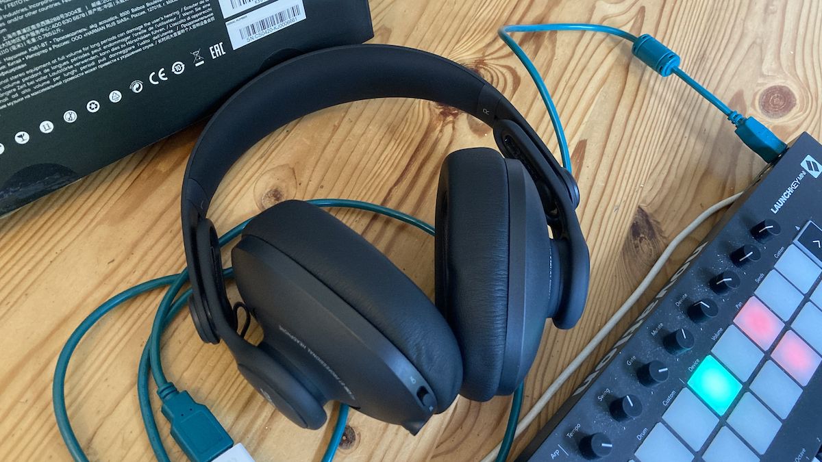 AKG K-361 BT headphones review