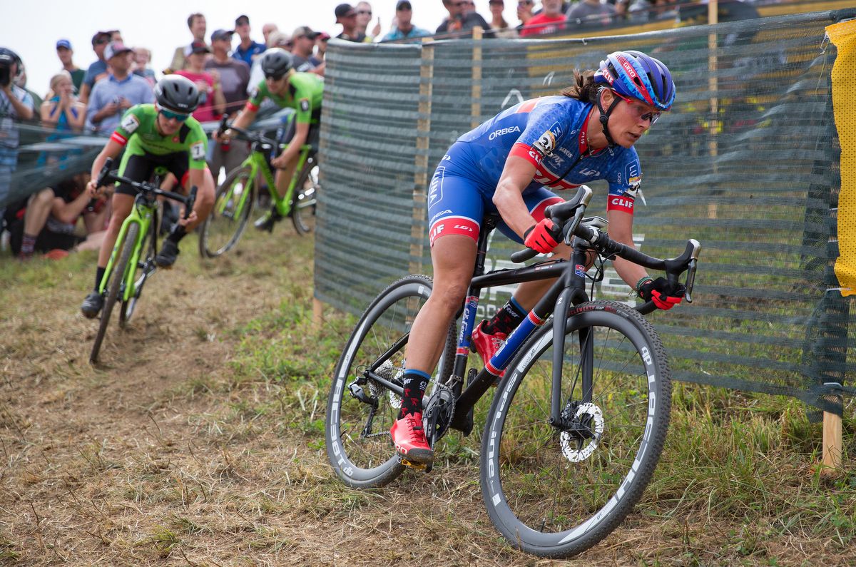 Katerina Nash (Clif Pro Team) cornering