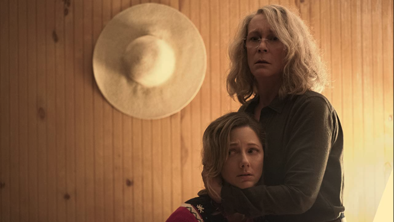 Karen (Judy Greer) and Laurie (Jamie Lee Curtis) look frightened in 'Halloween'