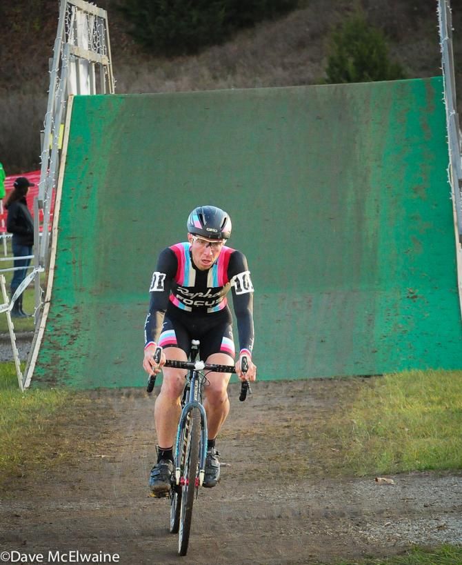 Jeremy Powers (Rapha Focus) loosing ground to Johnson