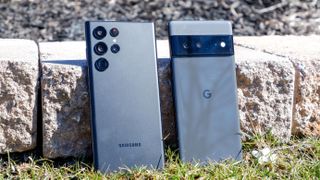 Samsung Galaxy S22 Ultra vs Google Pixel 6 Pro backs in sunlight