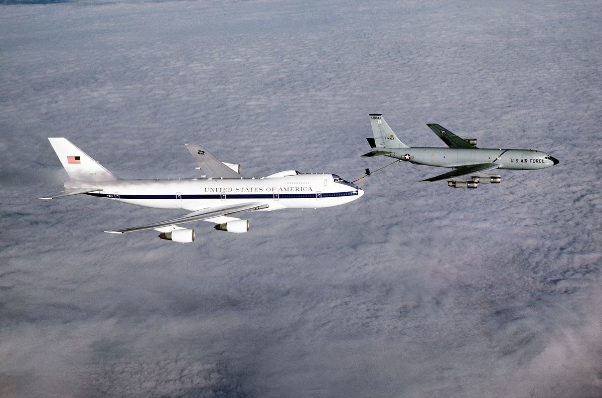 The Doomsday Plane can refuel while in flight.