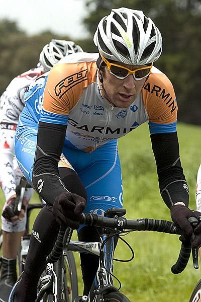 Tour favourite Bradley Wiggins (Garmin/Slipstream) bridged a gap to four riders in the closing kilometres with brute strength to assist teammate Chris Sutton with his victory.