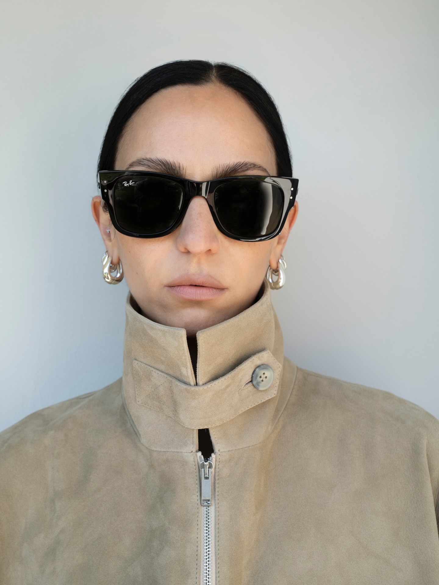An Italian woman wearing sunglasses.
