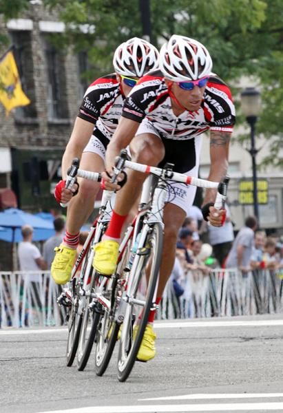 Luis Amaran and Alejandro Barajo (Jamis Sutter Home p/b Colavita) pull ahead with only a few laps to go.