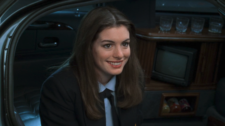 Anne Hathaway smiling as Mia Thermopolis in The Princess Diaries 