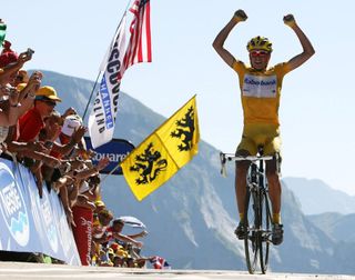Michael Rasmussen wins stage 16 of the 2007 Tour de France