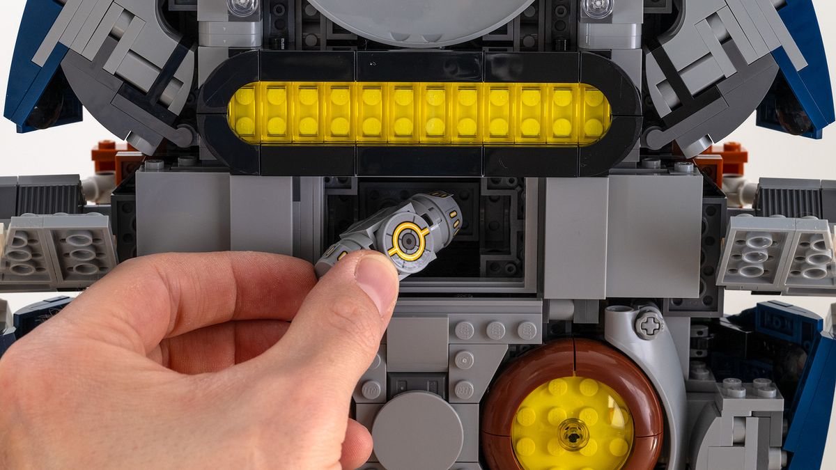 Lego Star Wars UCS Jango Fett&rsquo;s Firespray-Class Starship (75409) rear thrusters with hand removing seismic charge