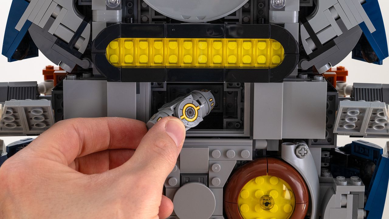 Lego Star Wars UCS Jango Fett&rsquo;s Firespray-Class Starship (75409) rear thrusters with hand removing seismic charge