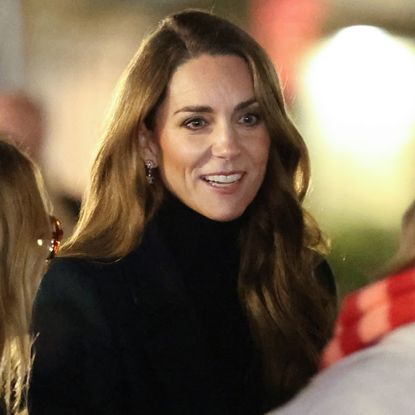Kate Middleton attending the Ever After Garden illumination wearing a daisy earrings