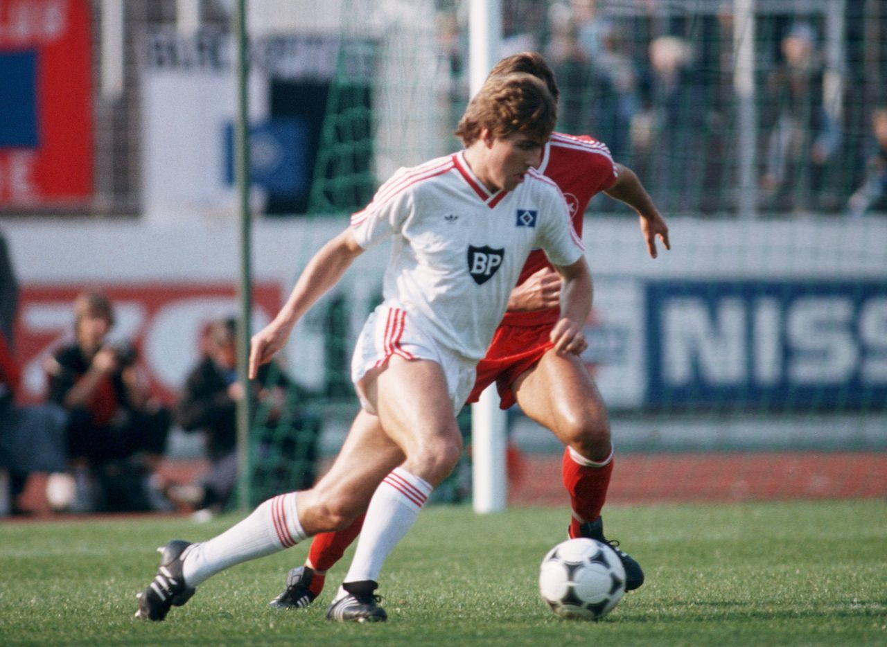 Mark McGhee in action for Hamburg against Kaiserslautern, September 1984