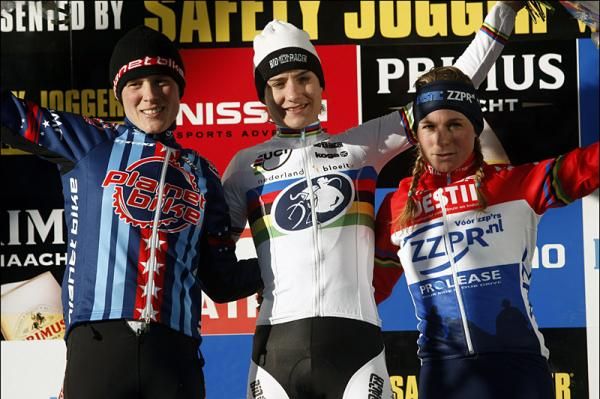 The elite women's podium (l-r): Katie Compton (Planet Bike, 2nd); Marianne Vos (DSB Bank - Nederland Bloeit, 1st); Daphny Van Den Brand (3rd).