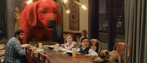 Clifford, Casey, Emily and Owen at dinner table in Clifford the Big Red Dog