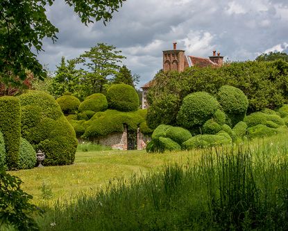 Cecil Beaton's Reddish House is for sale –Cecil Beaton Manor House ...