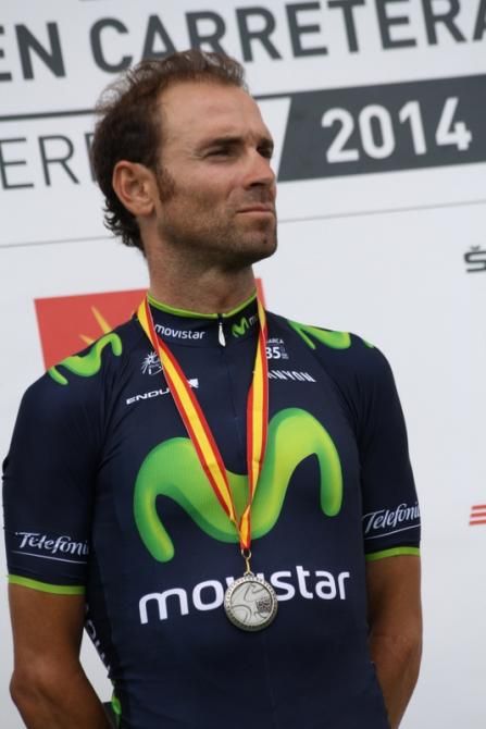 Alejandro Valverde (Movistar) shows his silver medal