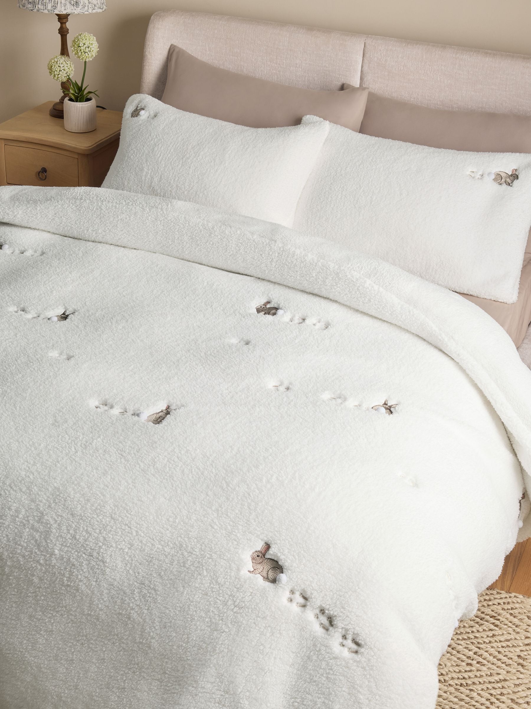 White Fleece Rosie the Rabbit Duvet Cover and Pillowcase Set