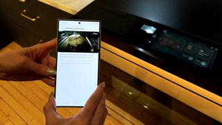 Samsung SmartThings app monitors Bespoke AI oven range