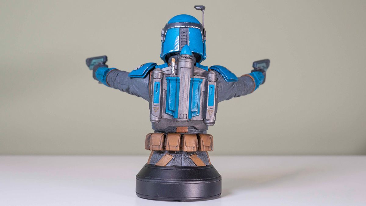 The back view of the Bo-Katan Kryze 1:6 scale Mini Bust