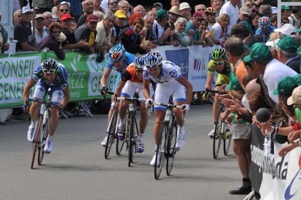 Vichot holds of the bunch to take his first pro win