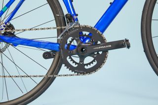 Image shows VAAST R/1 road bike with Shimano 105 groupset