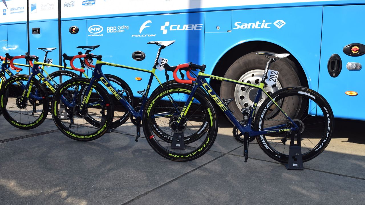 Wanty-Gobert were running fluoro yellow decals on the front and white on the back of their Fulcrum Speed 55T wheelsets