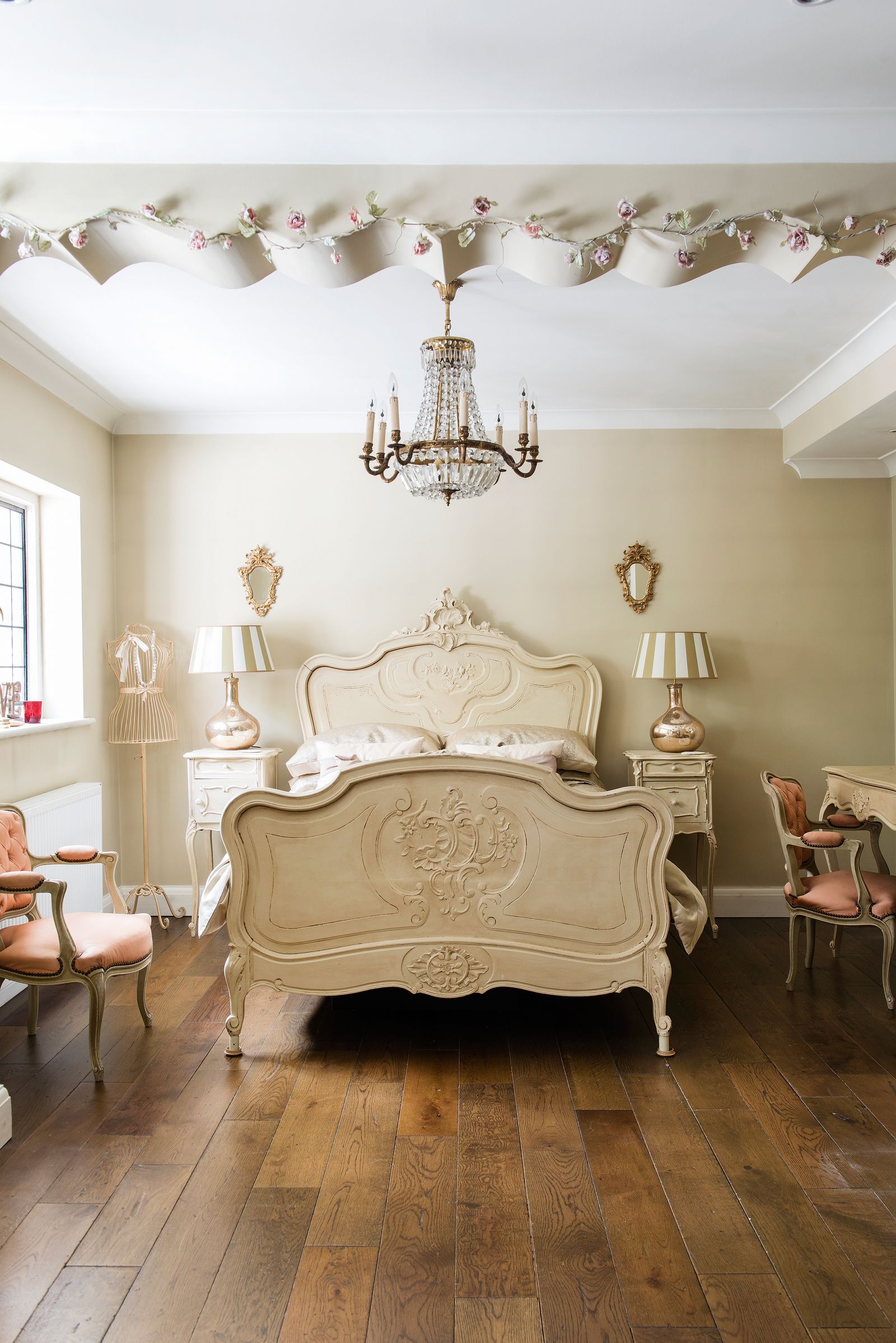 16 Beautiful French Bedroom Ideas To Make You Swoon Real Homes 2Bxt2noPdeo4pYvetBqe87 1600 80